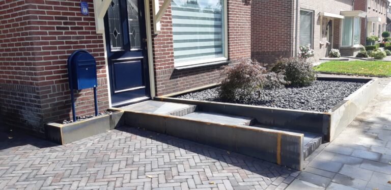 CorTenstaal border gemaakt op maat door steelgarden someren