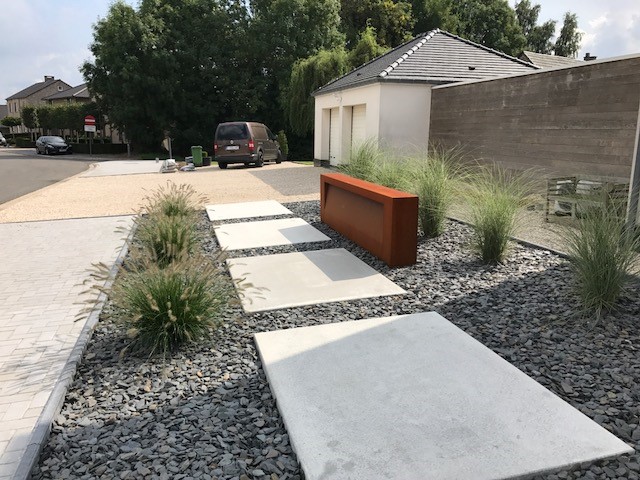 CorTenstalen muur met verlichting