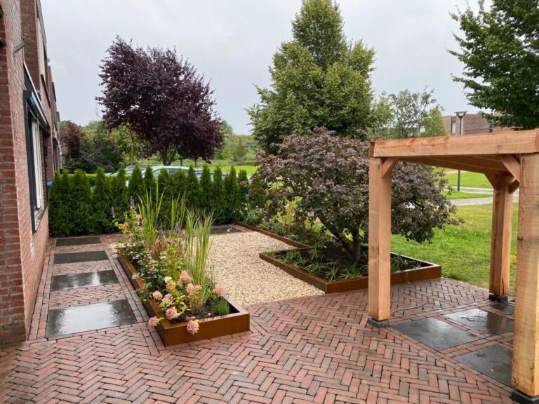 Cortenstalen borders aankleding voortuin