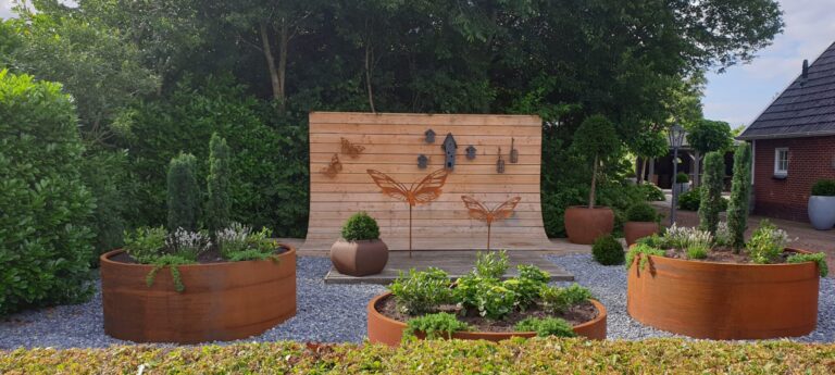 Cortenstalen borders rond Steelgarden