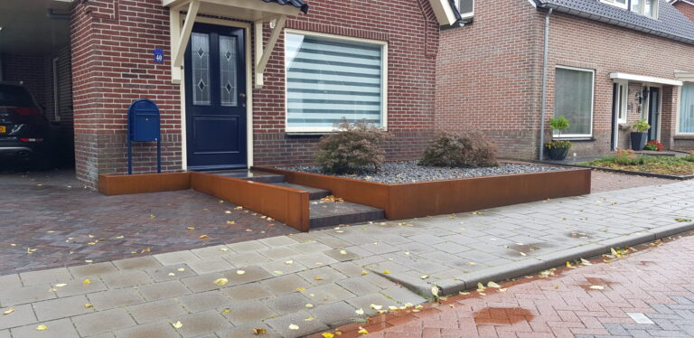 Entree CorTenstaal voortuin