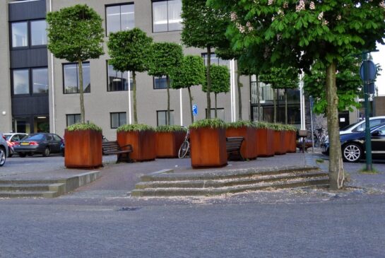 Grote CorTenstalen Bloembakken