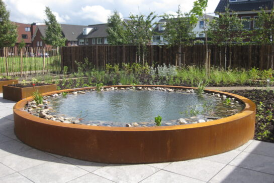 Grote ronde CorTenstalen vijver