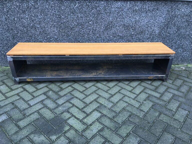Houtopslag bank cortenstaal