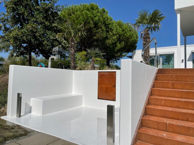 Maatwerk CorTenstalen deur. Trap CorTenstaal treden