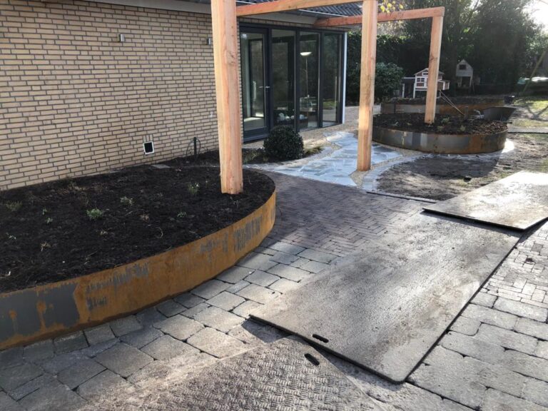 Maatwerk Ovale CorTenstalen borders