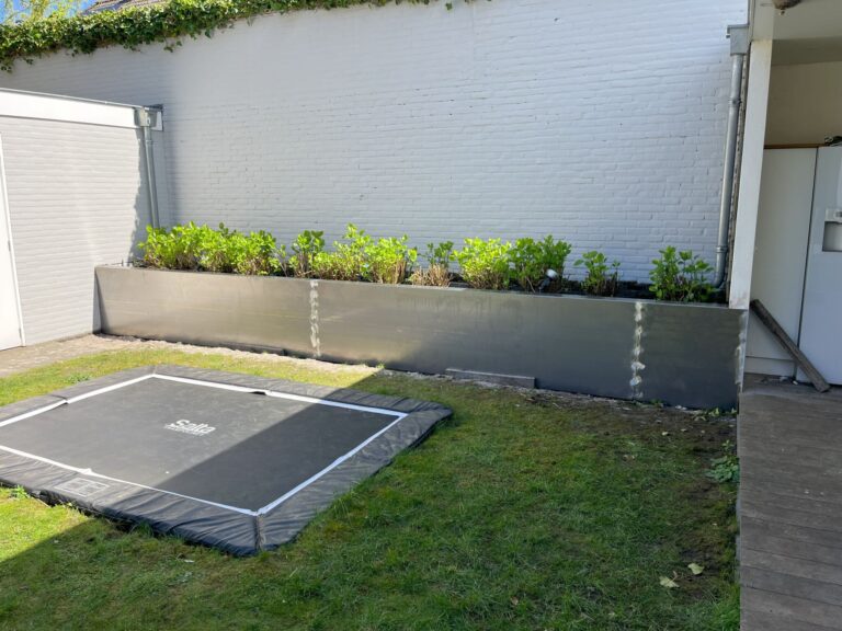 Maatwerk border tegen de muur Steelgarden
