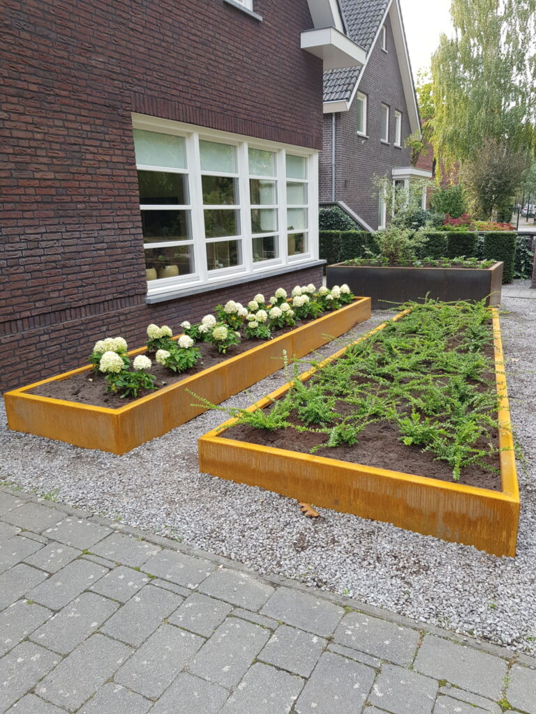 Maatwerk voortuin borders modern