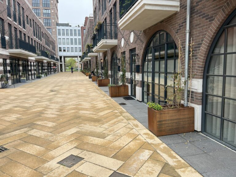 Openbare ruimtes steelgarden someren