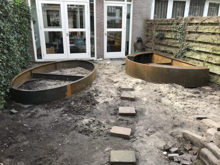 Ovale CorTenstalen borders plaatsten