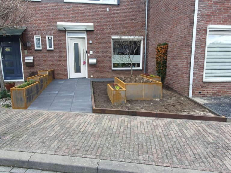 Verschilende Hoogtes borders CorTenstaal maatwerk