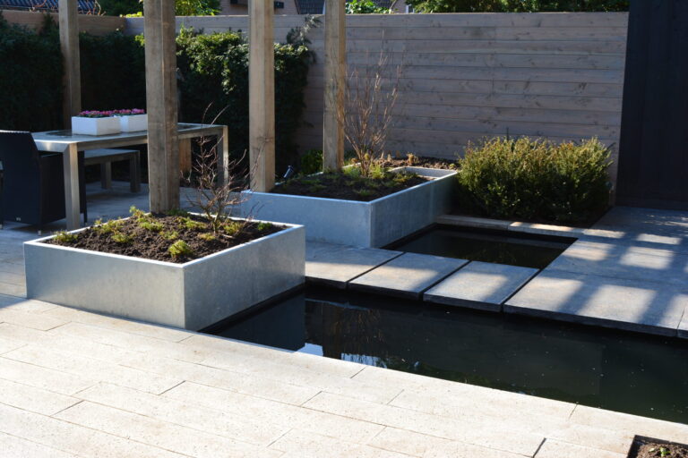Verzonken bloembakken steelgarden someren