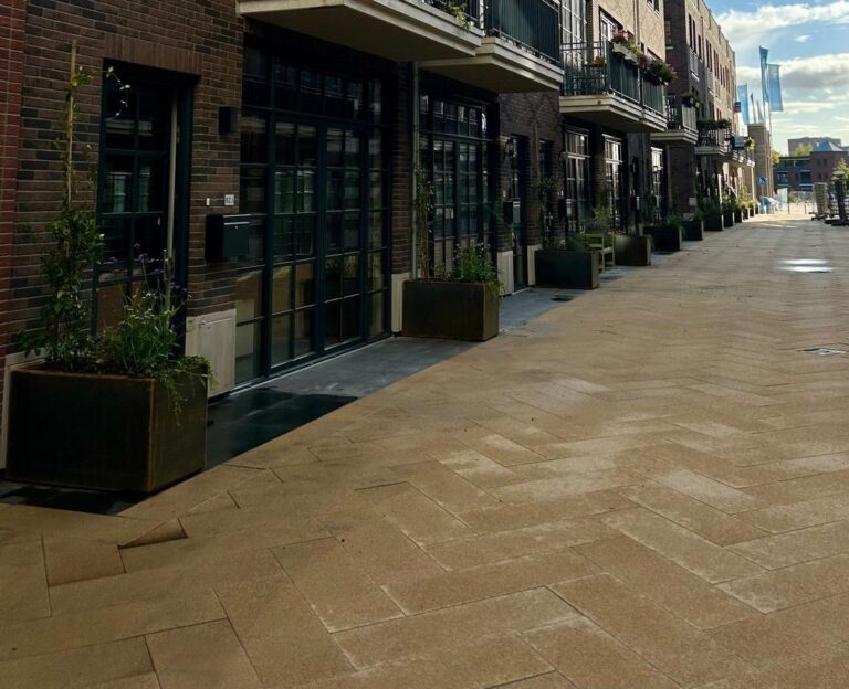 openbare ruimte cortenstalen bloembakken steelgarden