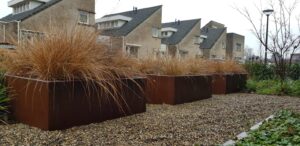 cortenstaal plantenbak voortuin