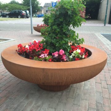 bloembakken van cortenstaal bloempot